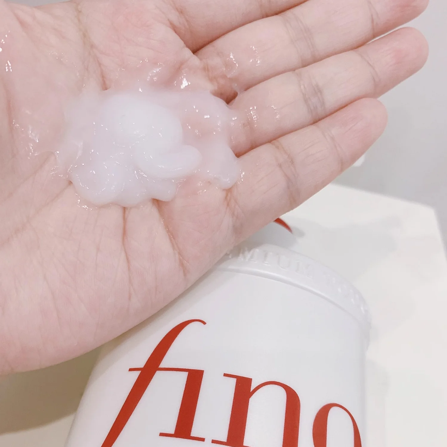 Shiseido Fino Premium Touch Conditioner, 550ml - detaliu textură J-Beauty | SkinCare Korea
